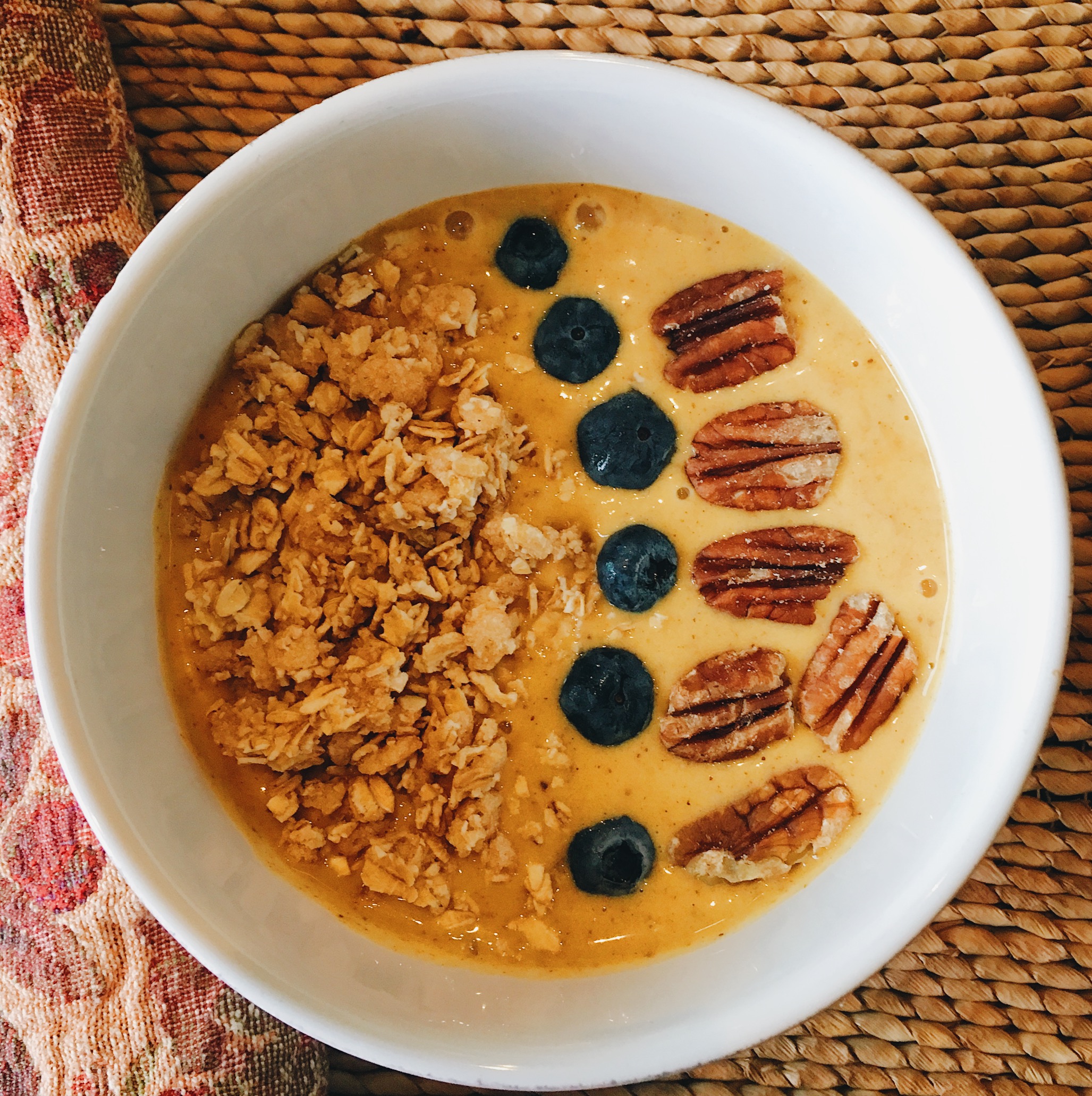 Healthy Pumpkin Pie Smoothie Bowls
