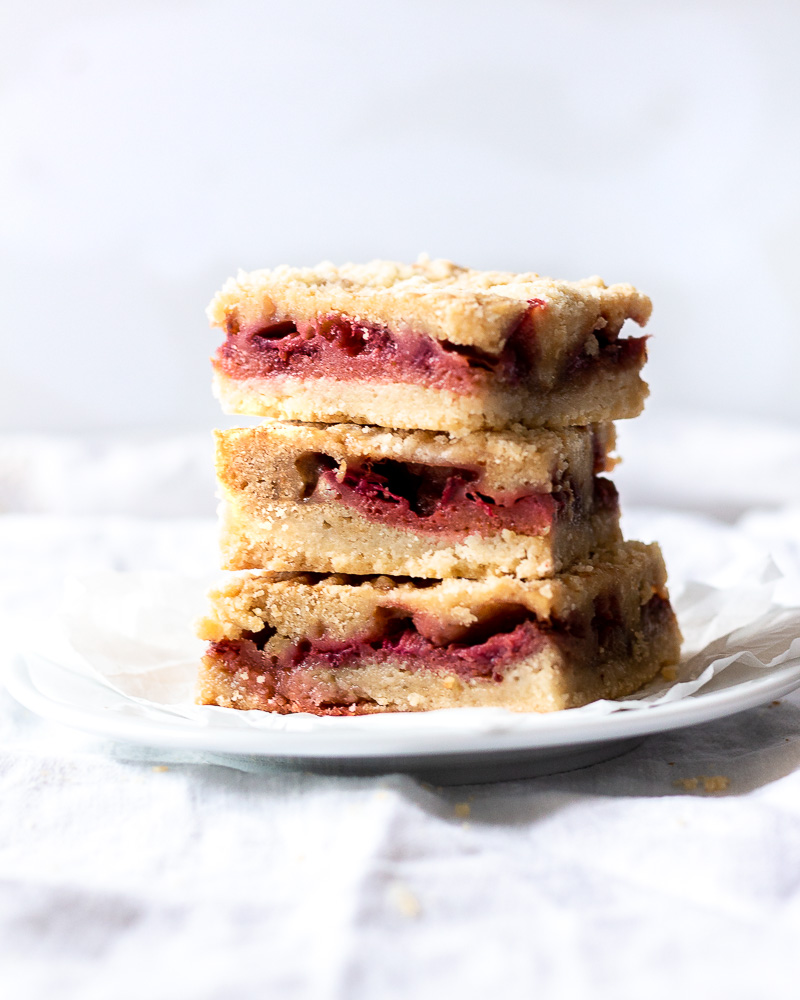Easy Buttery Strawberry Crumble Bars
