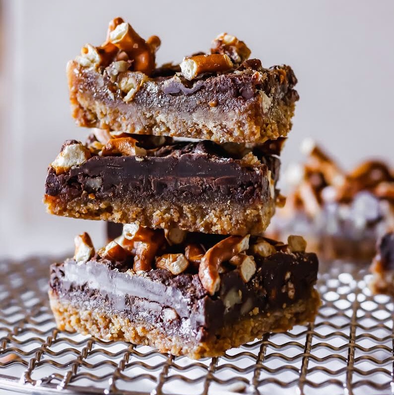 Chocolate Salted Caramel Pretzel Bars
