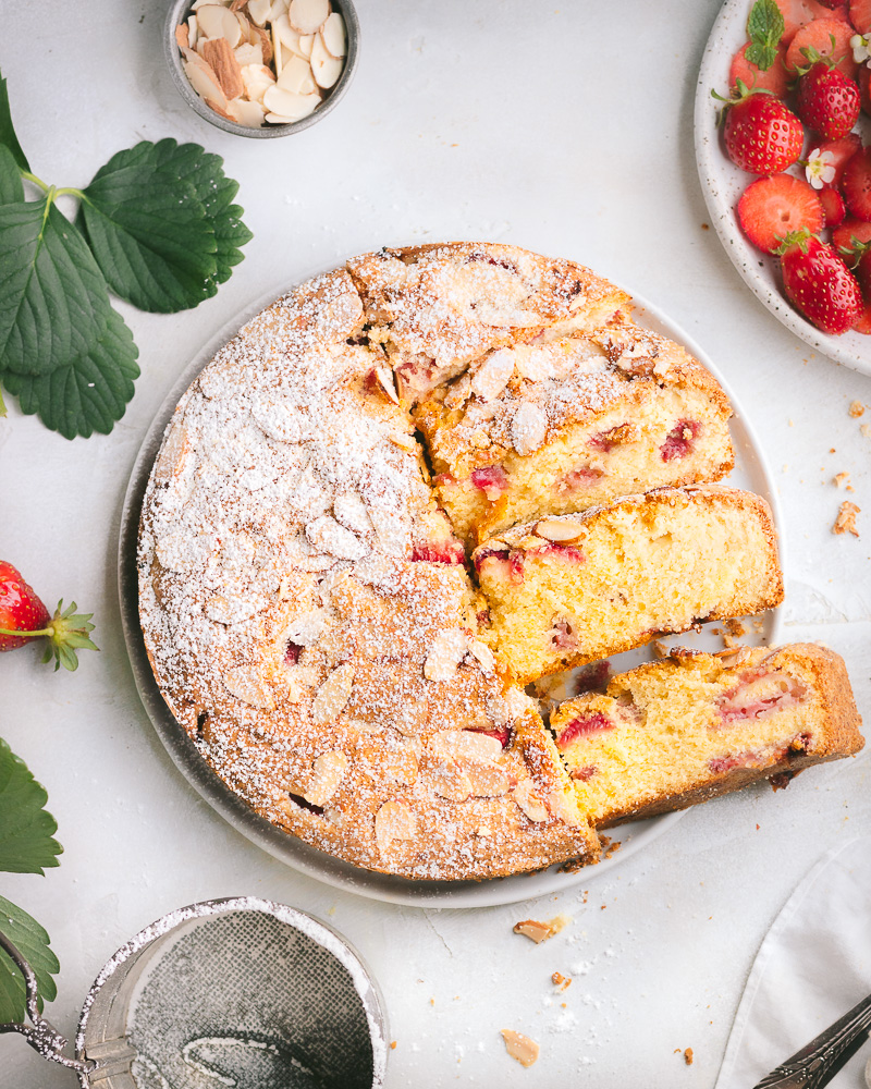 Strawberry and Almond Cake {Easy & Delicious}