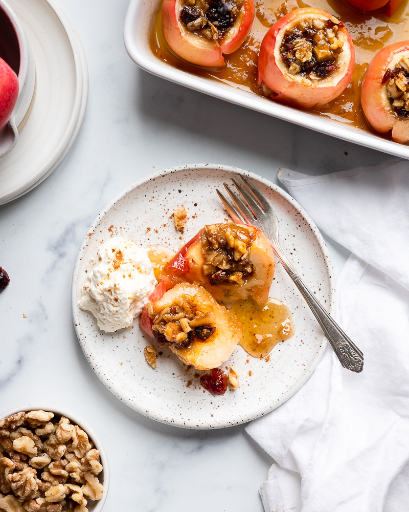 Easy Baked Apples with Oatmeal and Nuts