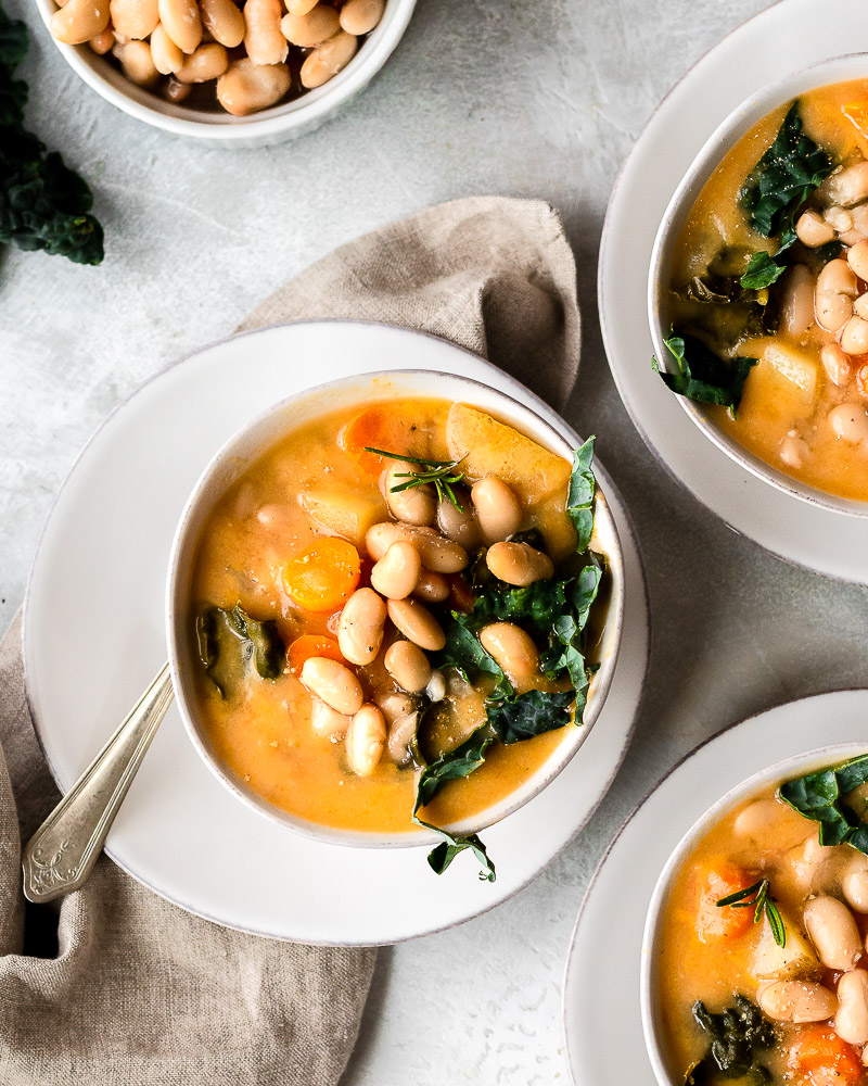 Vegetarian Tuscan Soup with White Beans & Kale
